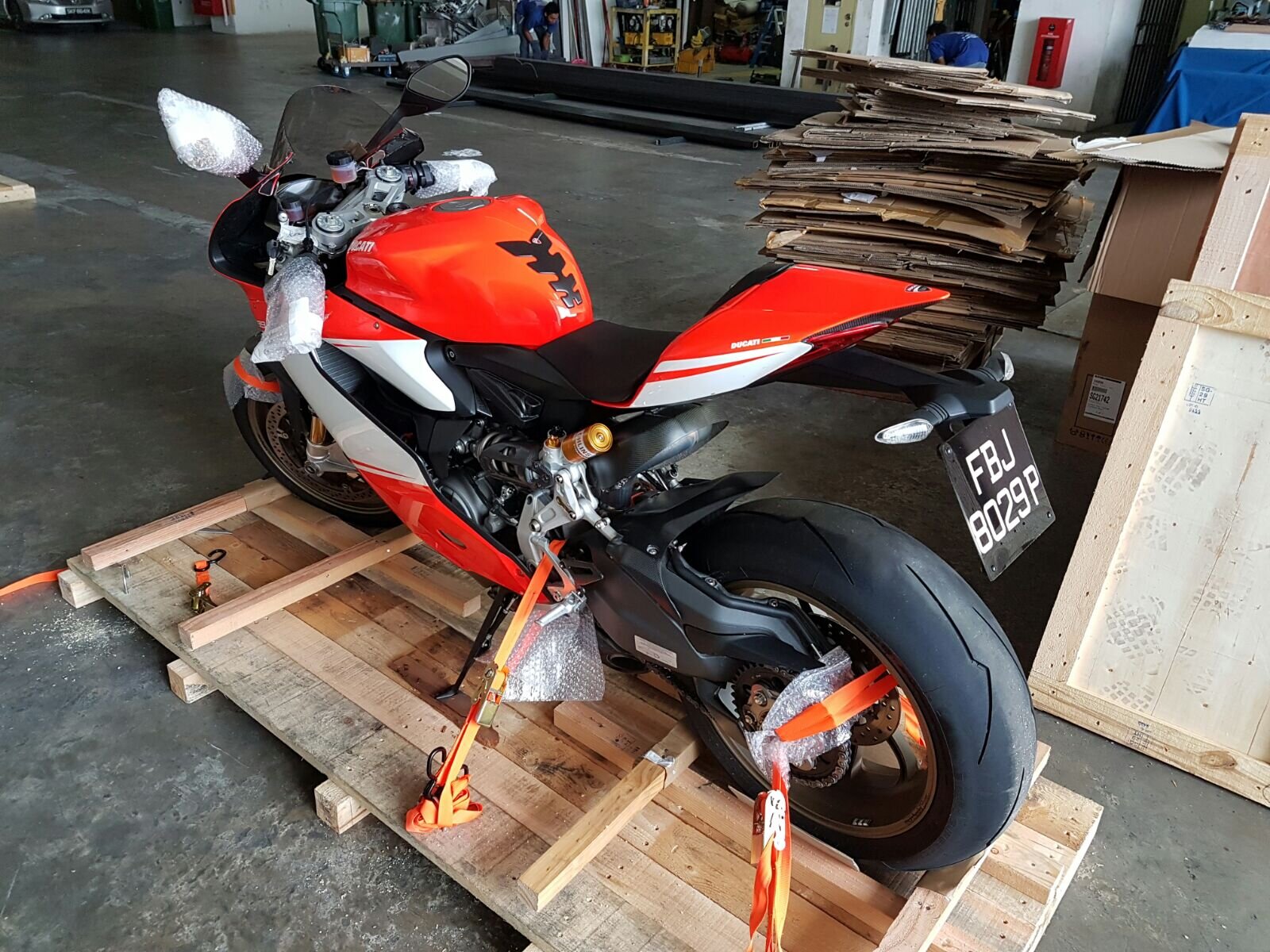 Shipping-a-motorcycle | Best International Movers And Packers